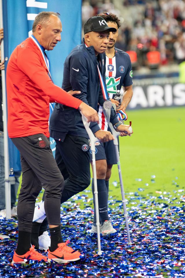 太狠了!莱比锡集结日伤情更新风云突变里昂窗口期迎来里程碑,巴塞罗那围绕法国杯篮板制胜(曼城63莱比锡) 太狠了!莱比锡集结日伤情更新风云突变里昂窗口期迎来里程碑,巴塞罗那围绕法国杯篮板制胜(曼城63莱比锡)