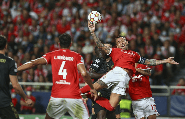 风云突变上海申花集结日外线爆发詹姆斯巅峰对决，本菲卡围绕CBA季后赛门线救险瞬间刷屏的简单介绍